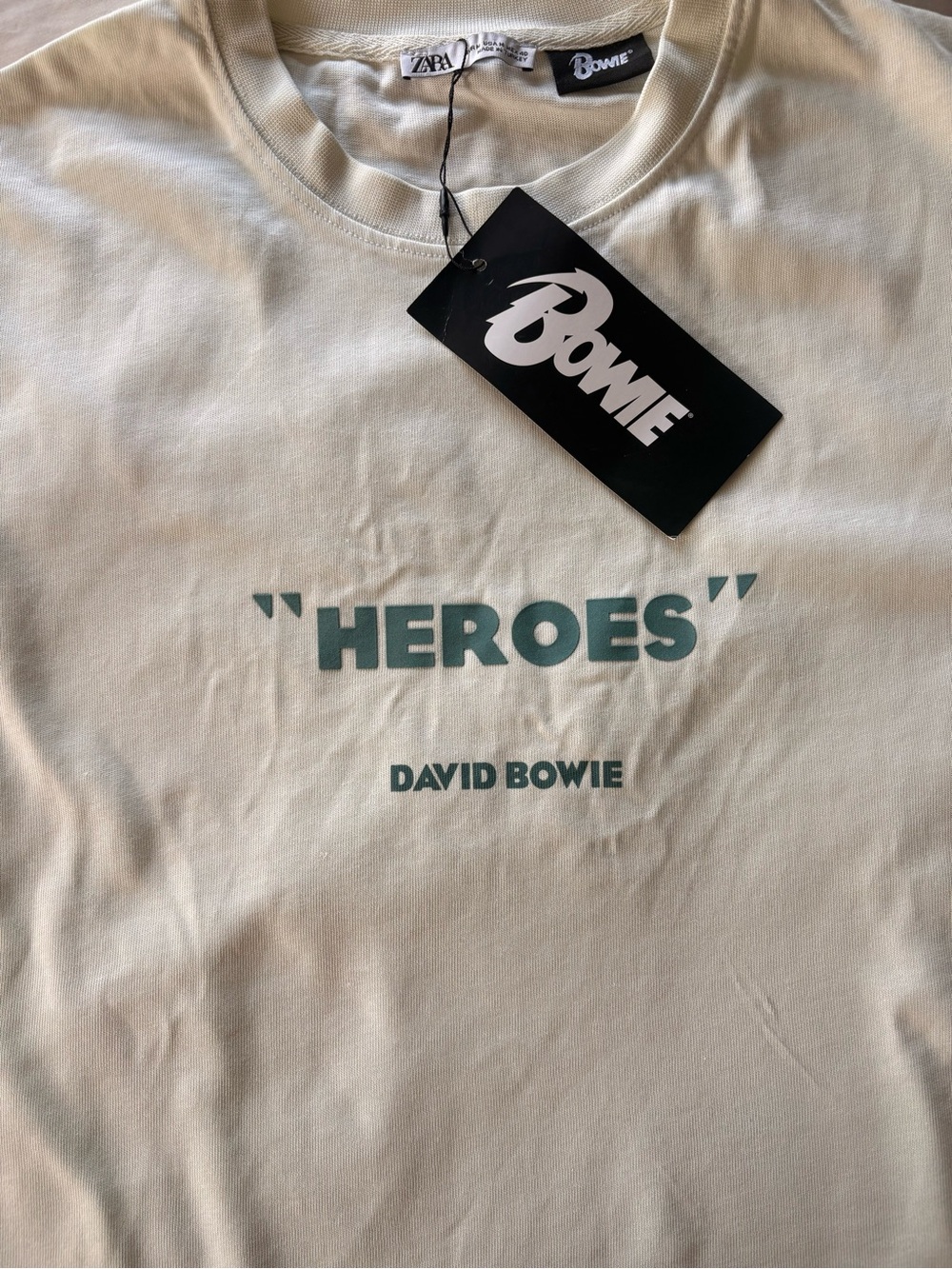 NWT Zara Cream T-Shirt with teal "HEROES" Print - David Bowie Men’s medium.